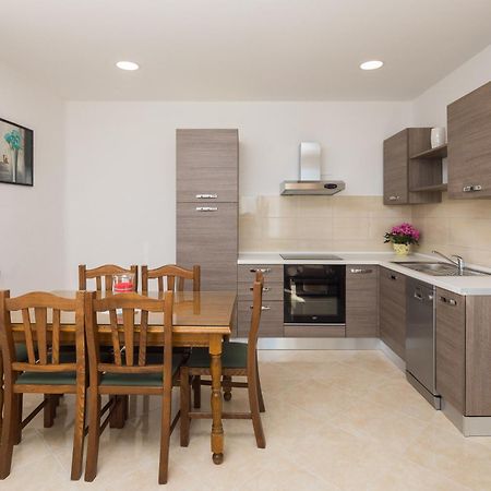 Sandy Beach Apartment Omis Exterior photo