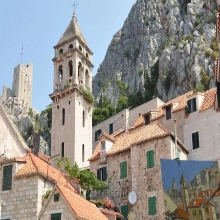 Sandy Beach Apartment Omis Exterior photo