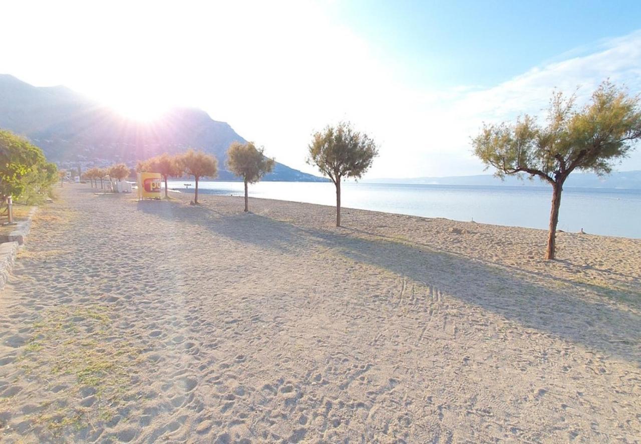 Sandy Beach Apartment Omis Exterior photo