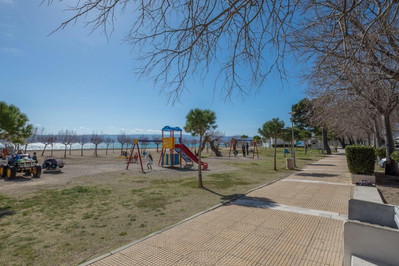 Sandy Beach Apartment Omis Exterior photo